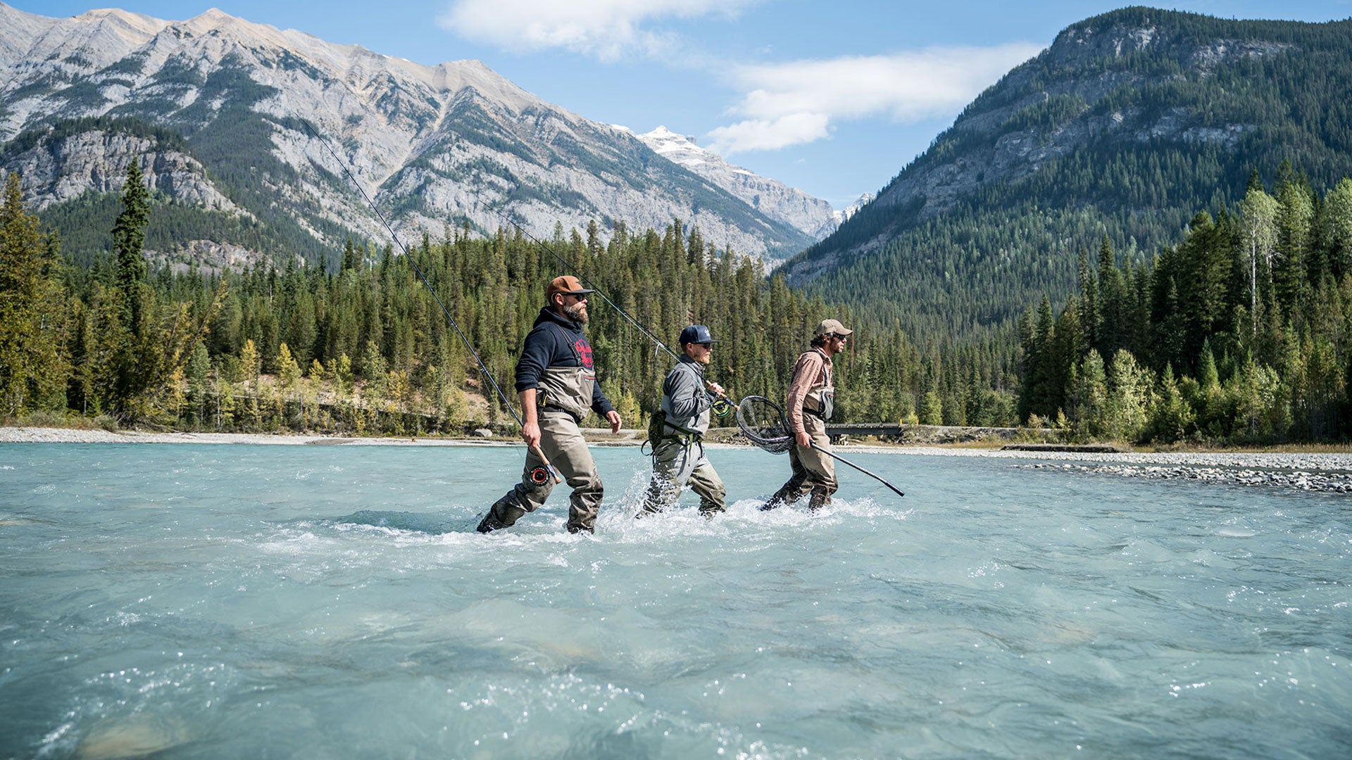 Golden : Fishing surrounded by the Canadian Rockies